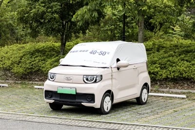 Hladilni zgornji pokrov avtomobila za hatchback